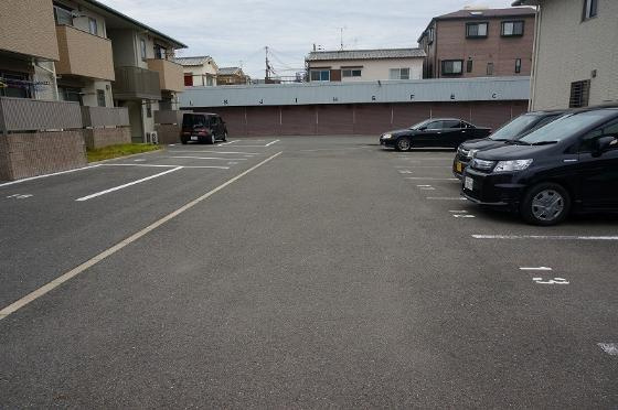 ミューズ二色の駐車場|駐車場完備です