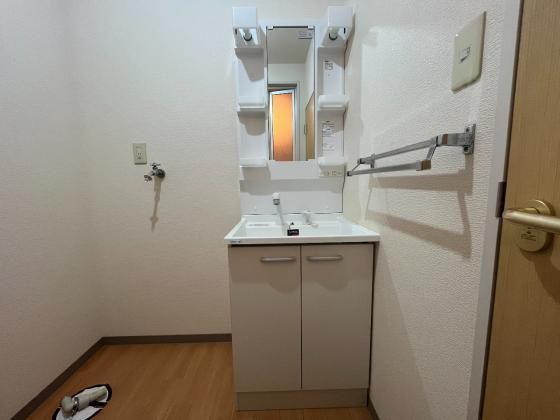 カルムＳ．Ｊの洗面所|忙しい朝には欠かせない洗面所です