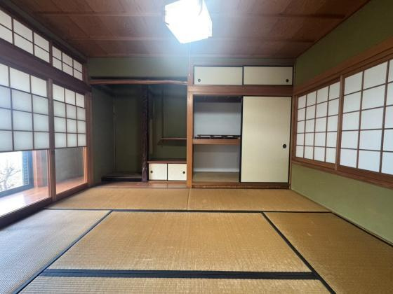 貝塚市窪田平屋の居間・リビング|こちらの居間で趣味の時間をお楽しみください