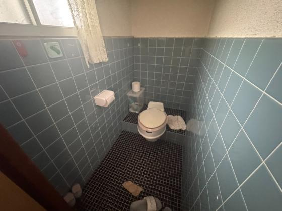 貝塚市窪田平屋のトイレ|ゆったりとした空間のトイレです