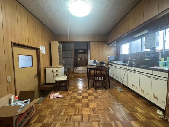 貝塚市窪田平屋の居間・リビング|居間です