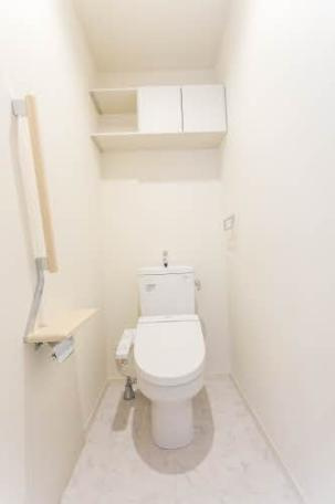 ありとほし館のトイレ|落ち着いた色調のトイレです