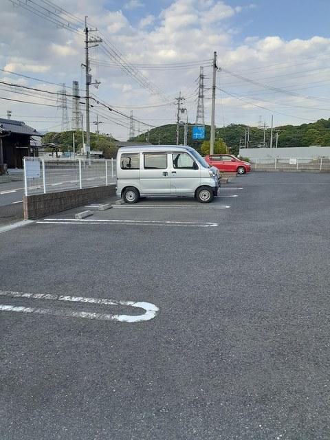 ウイズダム　パレスＢの駐車場|駐車場完備です