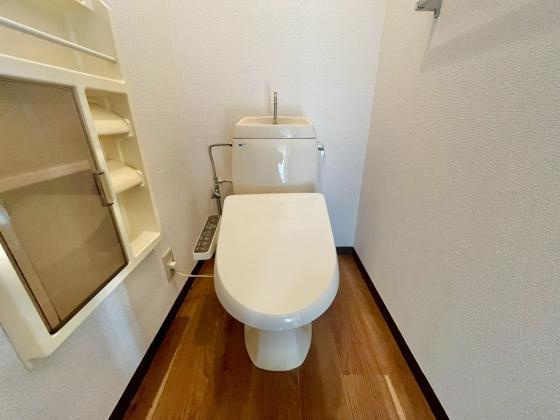 アコテドゥシャトーくすのきのトイレ|ゆったりとした空間のトイレです