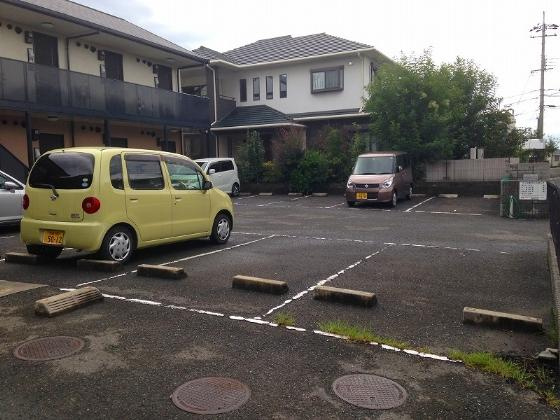 ピースフルの駐車場|駐車場があるので、車を買う予定の方も安心です