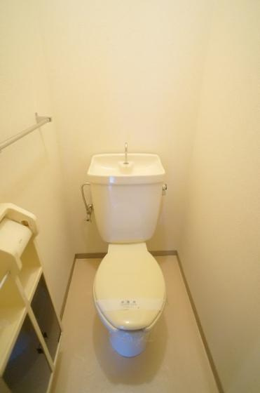 メゾンデュソレイユのトイレ|落ち着いたトイレです