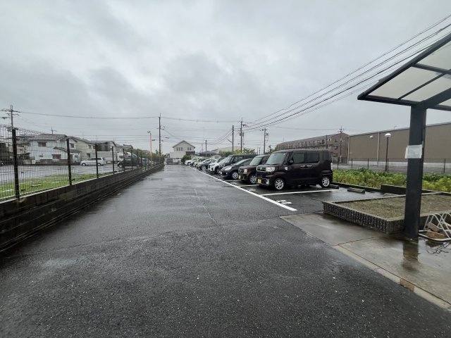 ハイツブルネンの駐車場