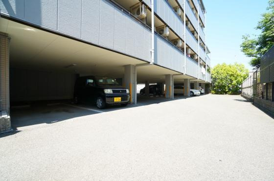 かんまつ７２８ハイツの駐車場|カースペースがあります