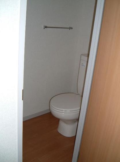 記念石台のトイレ|トイレもきれいです