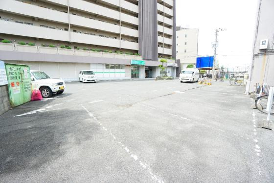マンション新川の駐車場|カースペースがあります