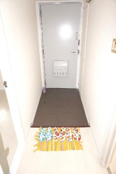 カワトコーポラスの玄関|明るい玄関です