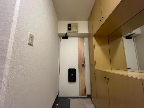 サンライズマンション岸和田上野町の玄関|収納もある玄関です