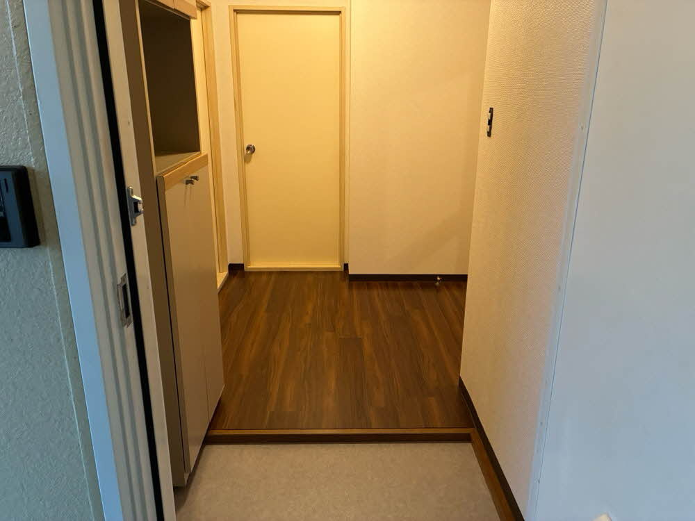 フレグランス高松の玄関