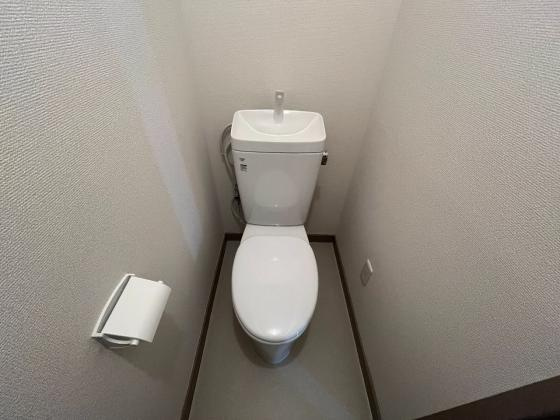 小松里マンションのトイレ|コンパクトで使いやすいトイレです