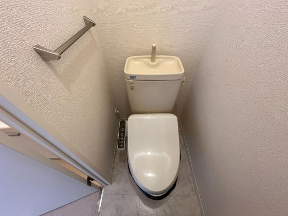 フレアコートのトイレ|落ち着いた色調のトイレです