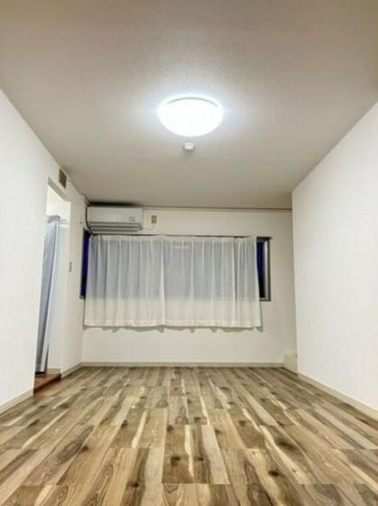 シルクルーム７番館の居間・リビング|こちらの居間で趣味の時間をお楽しみください