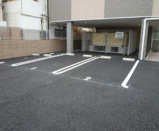 プランドール大手の駐車場|車をお持ちの方に嬉しい駐車場付きの物件です