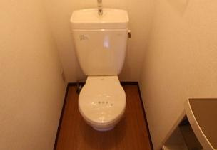 浅井ハイツのトイレ|落ち着いた色調のトイレです
