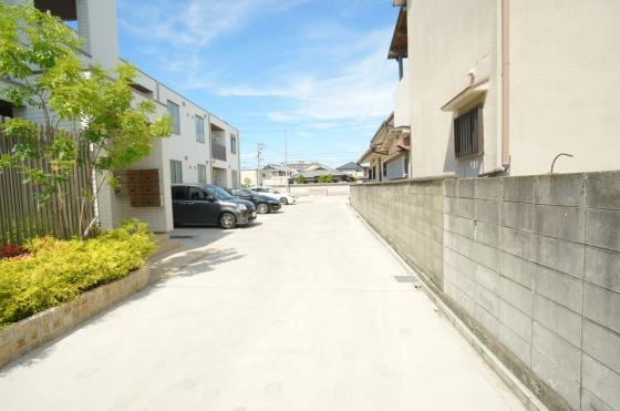 Maison　de　PLAISIRの駐車場|駐車場に車を止められます