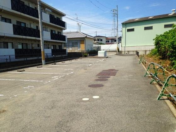 オリーブ泉ヶ丘（旧A.K泉ヶ丘）の駐車場|駐車場に車を止められます