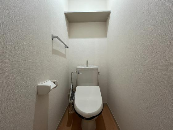 プレジール・和泉のトイレ|落ち着いた色調のトイレです