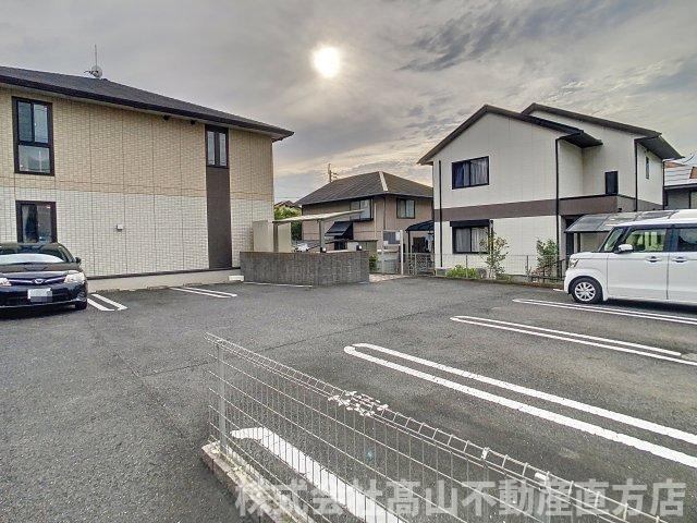 北九州市八幡西区星ケ丘３丁目のアパートの駐車場