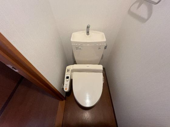 エフォールヒロⅡのトイレ|落ち着いた色調のトイレです