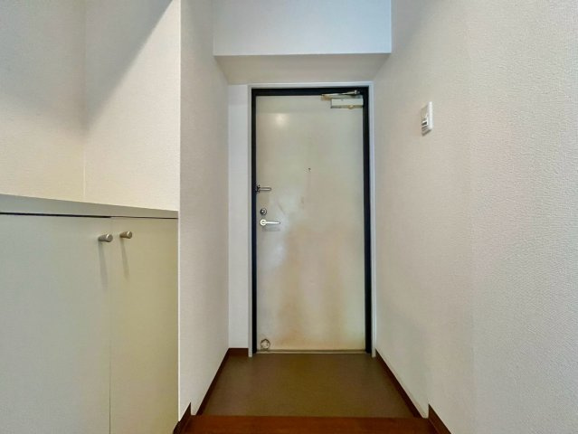 サウサリート貝塚の玄関