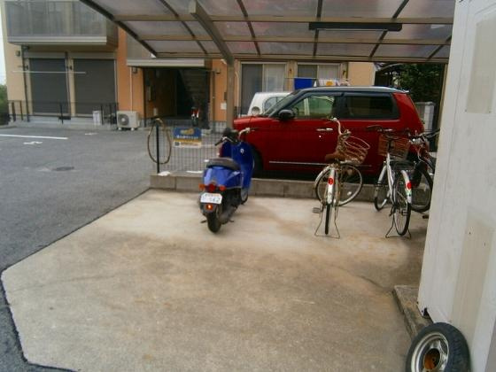 オアゼ・二色Ⅰ番館の駐車場|車をお持ちの方に嬉しい駐車場付きの物件です