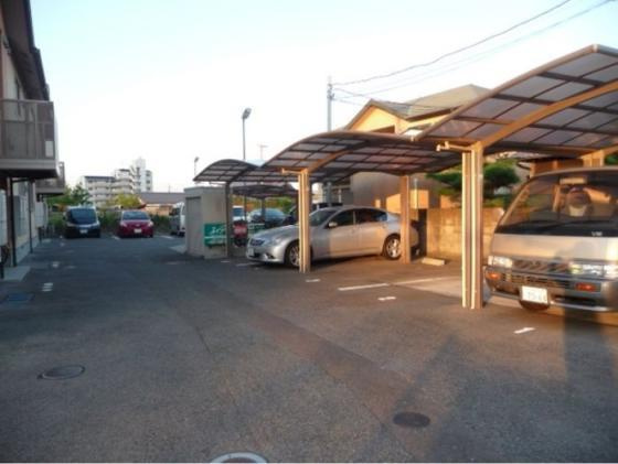 オアゼ・二色Ⅰ番館の駐車場|駐車場に車を止められます