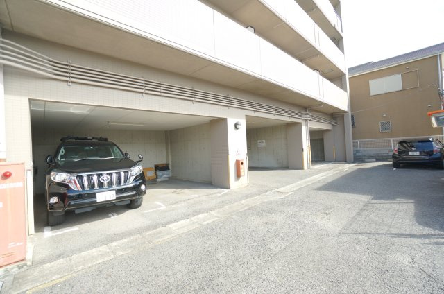 エテルノン泉佐野の駐車場|駐車スペースもあります