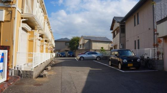 パインコートの駐車場|車をお持ちの方に嬉しい駐車場付きの物件です