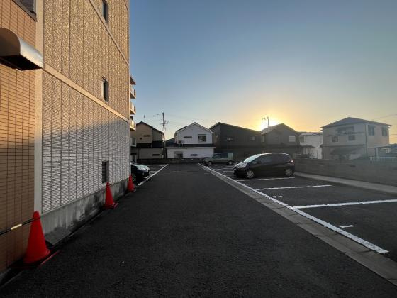 ラフィネ末広の駐車場|駐車場があるので、車を買う予定の方も安心です