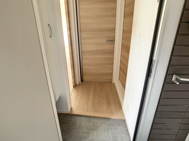 直方市須崎町のアパートの玄関