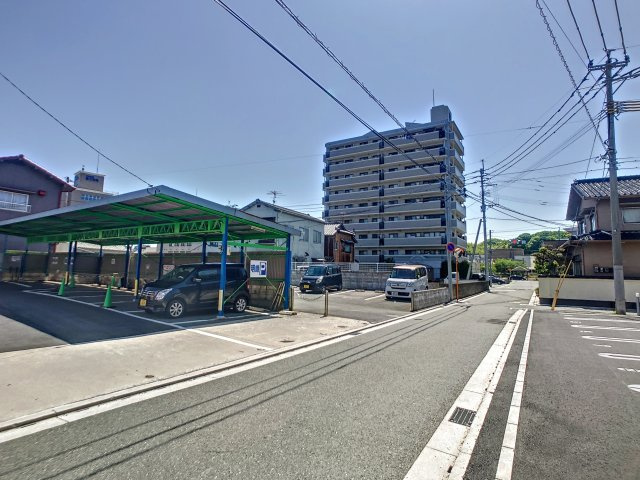 直方市須崎町のアパートの駐車場