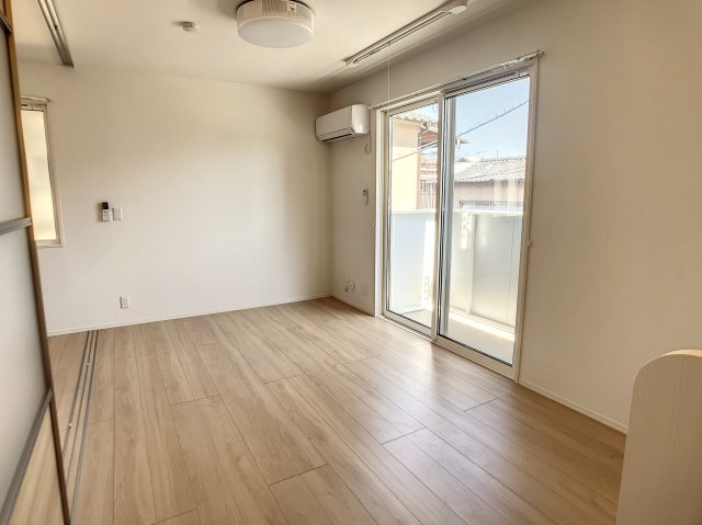 直方市須崎町のアパートの居間・リビング