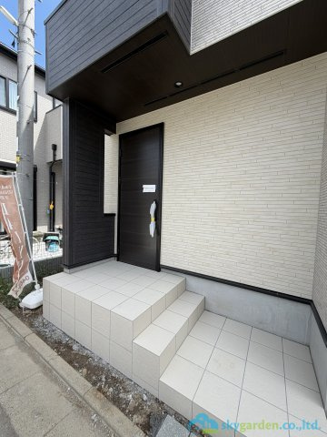 平塚市入野　新築戸建　全3棟1号棟の玄関