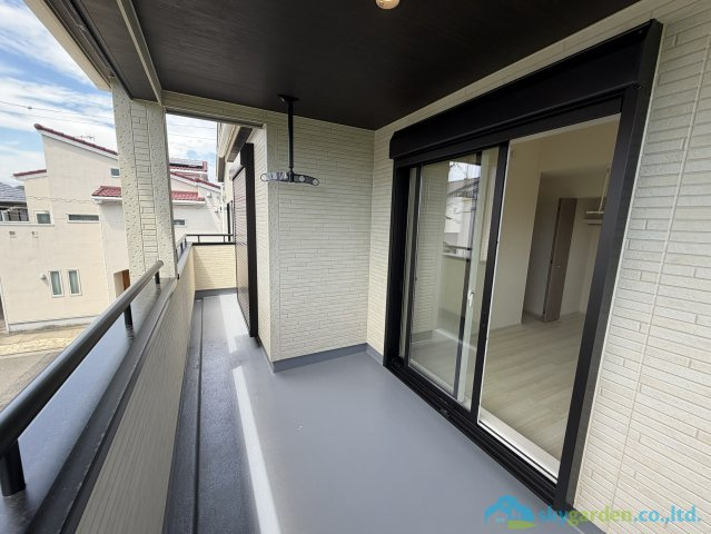 平塚市入野　新築戸建　全3棟1号棟のバルコニー