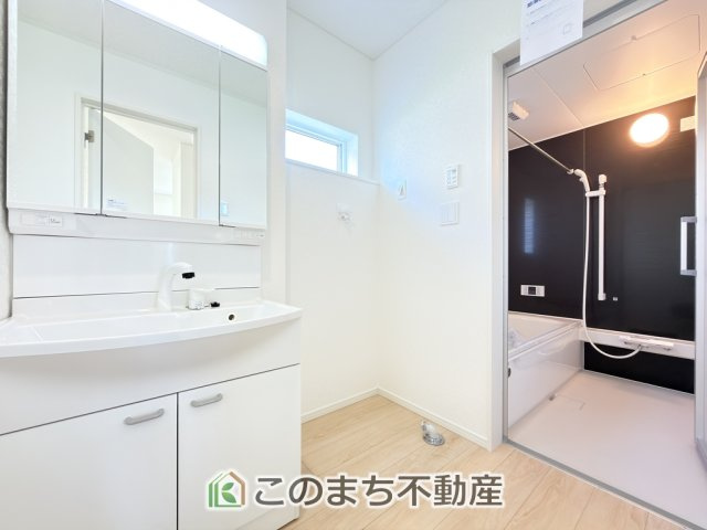 CradleGarden那須塩原市若草町第8の洗面所|シャンプードレッサーで朝の身支度♪伸びるホースでお掃除も簡単清潔です！