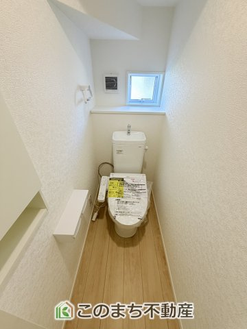 CradleGarden那須塩原市若草町第8のトイレ|小窓から換気ができて清潔なトイレスペース☆