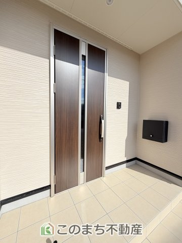 CradleGarden那須塩原市若草町第8の設備|玄関キーは上下２箇所のダブルロックキーと防犯性の高いカードキーで安全に配慮してます。