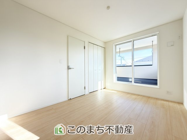 CradleGarden那須塩原市若草町第8の洋室|日当たりが良く明るい洋室です。クローゼット付きで家具の配置がしやすく居心地の良いプライベート空間を演出します。