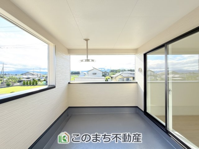 CradleGarden那須塩原市若草町第8のバルコニー|南向きの大型バルコニーは陽当り良好で、たっぷりのお洗濯物もよく乾きます！
さらにインナーバルコニーなので雨の日でも安心してお出かけできますね♪