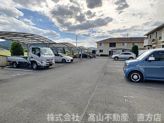 宮若市福丸のアパートの駐車場
