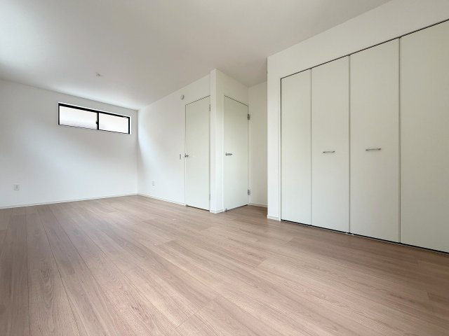 三郷市戸ケ崎1丁目　新築戸建　全2棟　1号棟の洋室|お子様の成長に合わせて部屋を分けられる可変タイプの洋室10.4帖