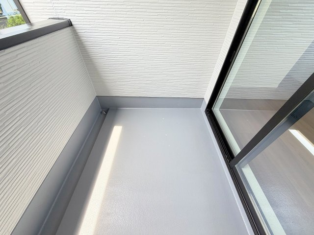三郷市戸ケ崎1丁目　新築戸建　全2棟　1号棟のバルコニー|南西向きバルコニーにて陽当り良好