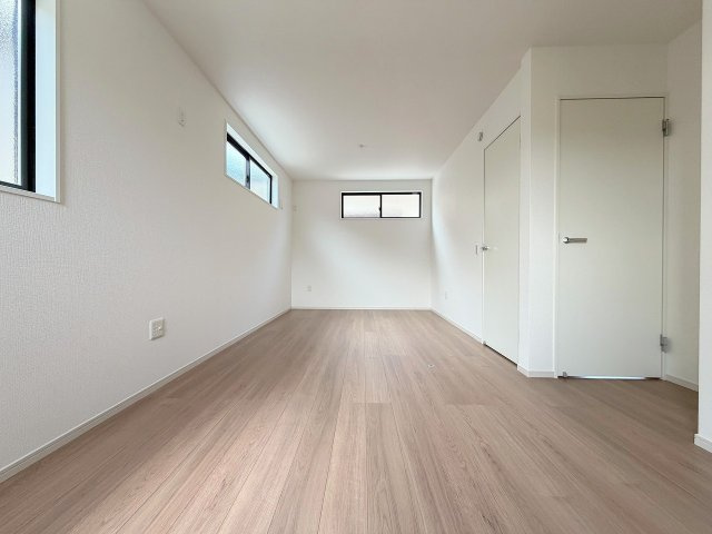 三郷市戸ケ崎1丁目　新築戸建　全2棟　1号棟の洋室|お子様が小さいうちは家族みんなの寝室としても使える10.4帖の洋室