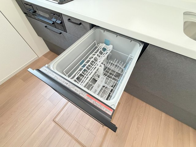 三郷市戸ケ崎1丁目　新築戸建　全2棟　1号棟のキッチン|家事の時短につながる食洗機完備