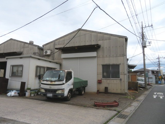 川口市大字東本郷の倉庫の外観