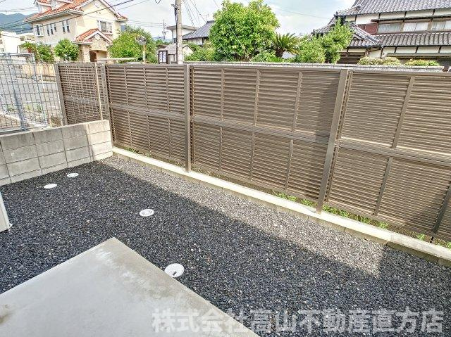 北九州市八幡西区野面２丁目のアパートの庭